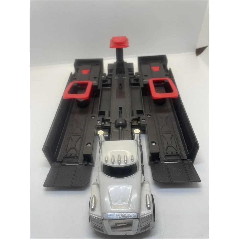 Hot Wheels Fast Track Car Hauler And‎ Launcher 2008